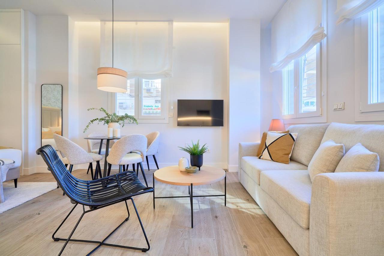 Апартаменти Lofts Parque De Huelin Малага Екстер'єр фото