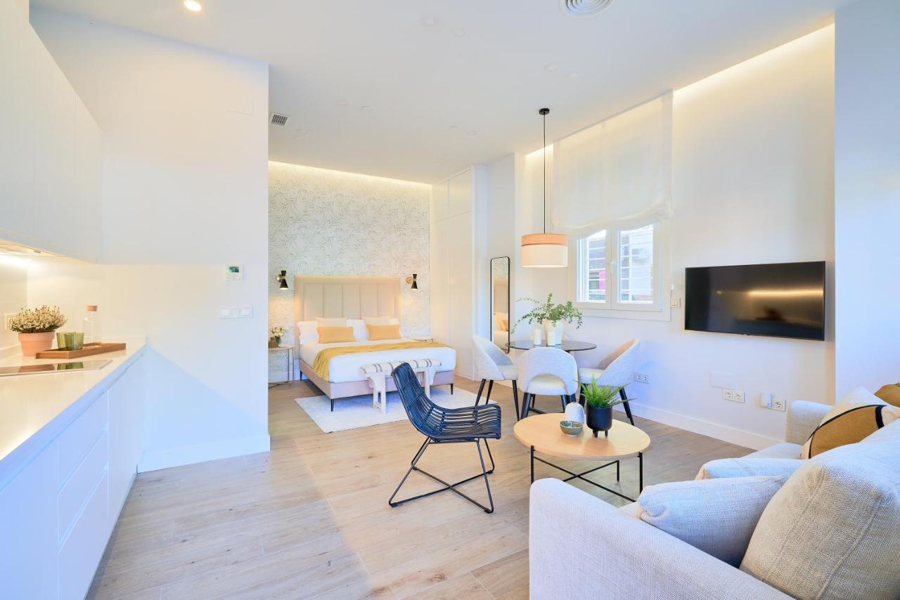 Апартаменти Lofts Parque De Huelin Малага Екстер'єр фото